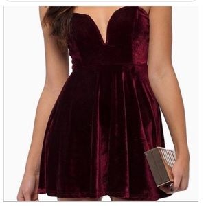 Tobi Wine Red Velvet Sweetheart Dress